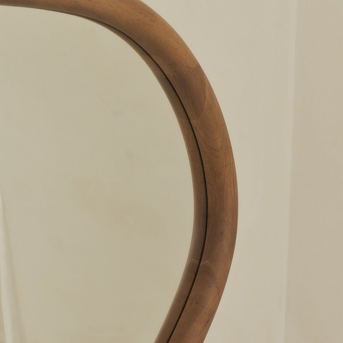 Aaliyah - Specchio da Parete Irregolare in Legno Caldo 150cm x 75cm