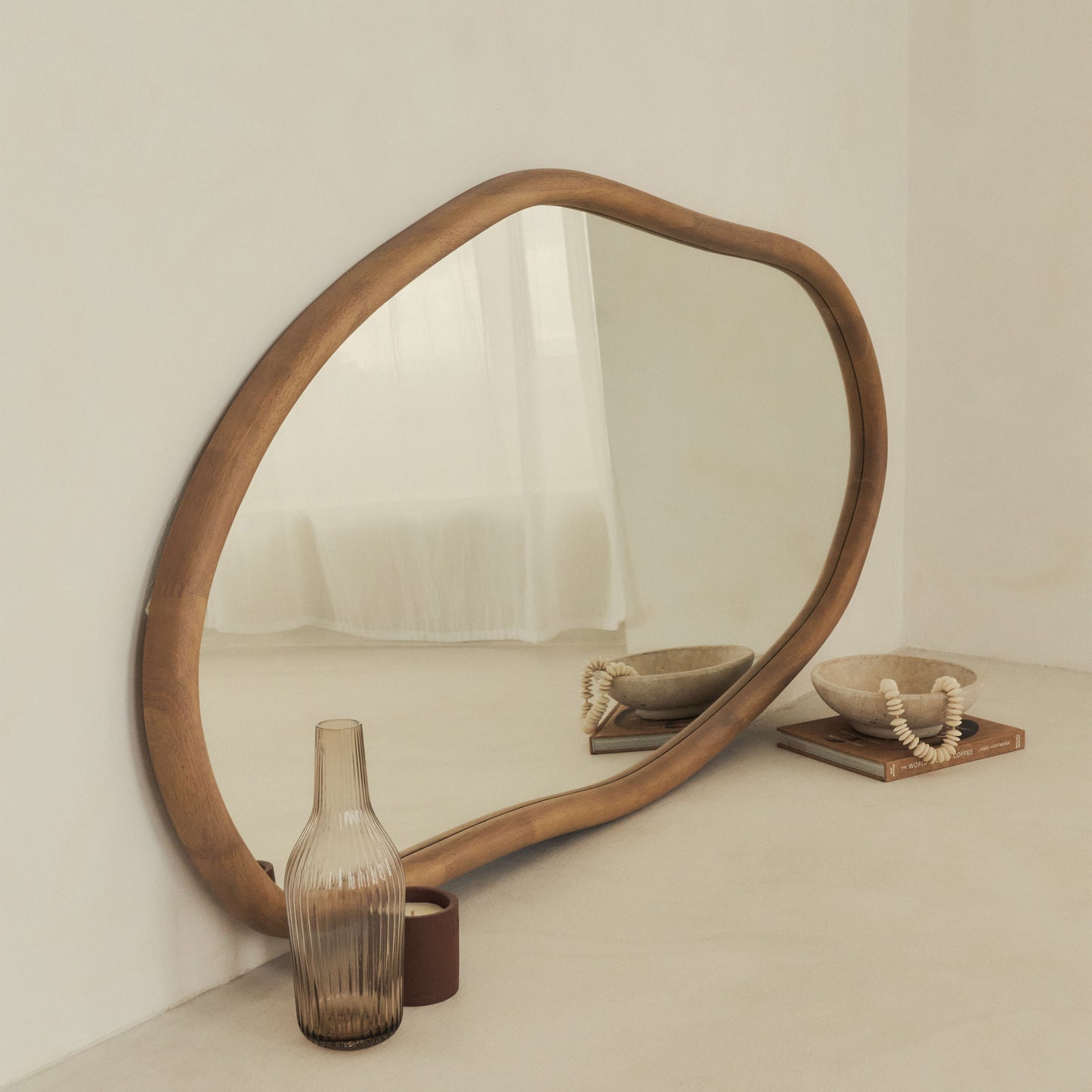 Aaliyah - Specchio da Parete Irregolare in Legno Caldo 150cm x 75cm