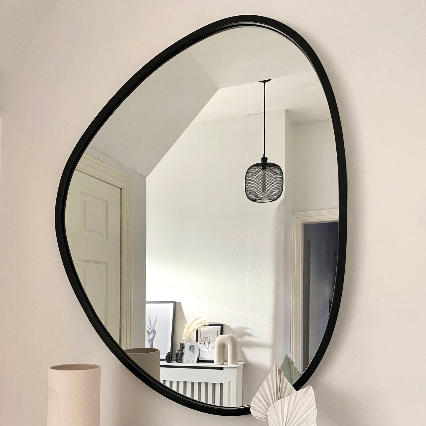 Pebble - Specchio da Parete Irregolare Grande in Metallo Nero 110cm x 90cm