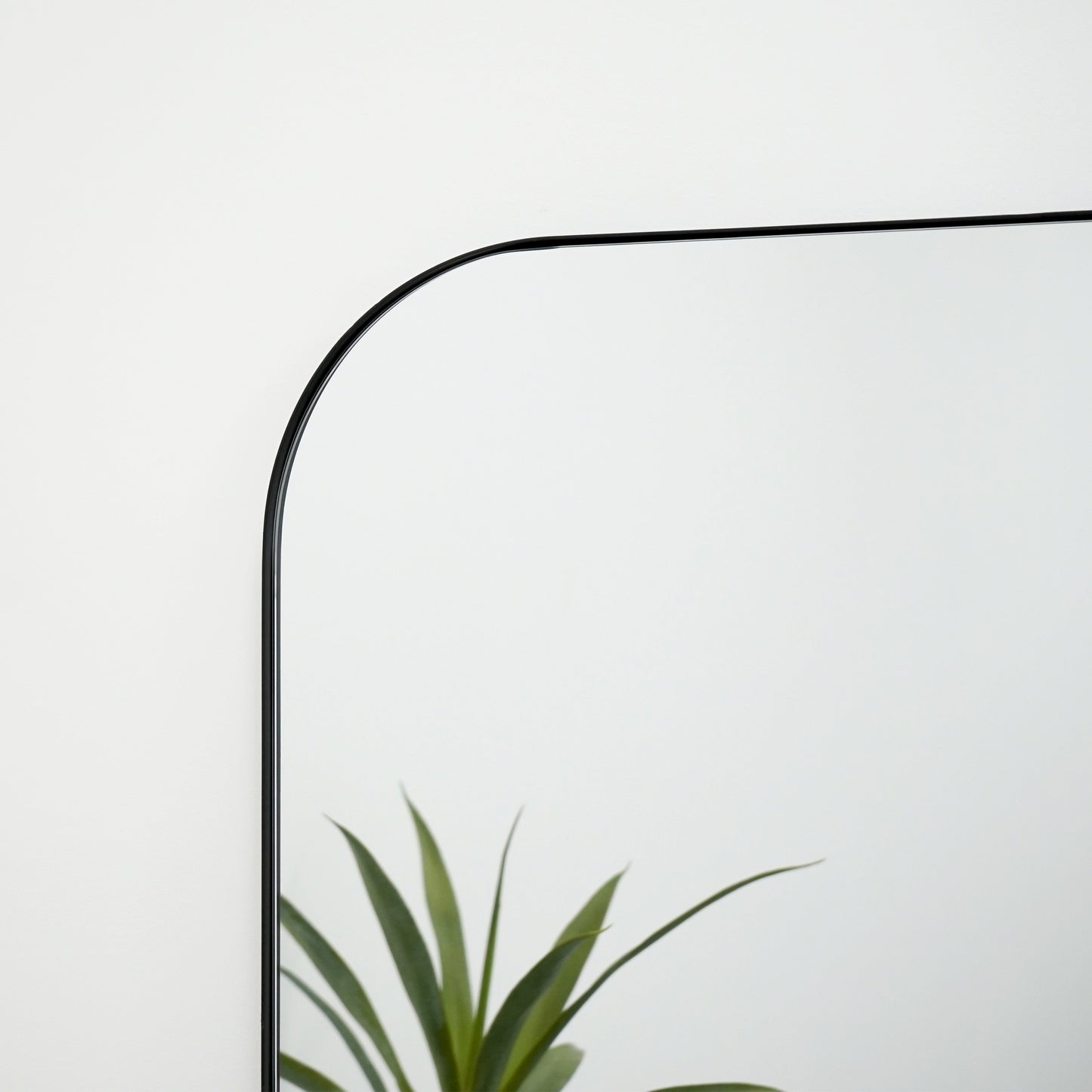 Theo - Specchio Grande in Metallo Curvo Nero Intero 200cm x 120cm