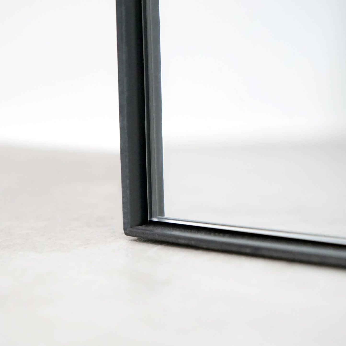 Theo - Specchio Grande in Metallo Curvo Nero Intero 200cm x 120cm