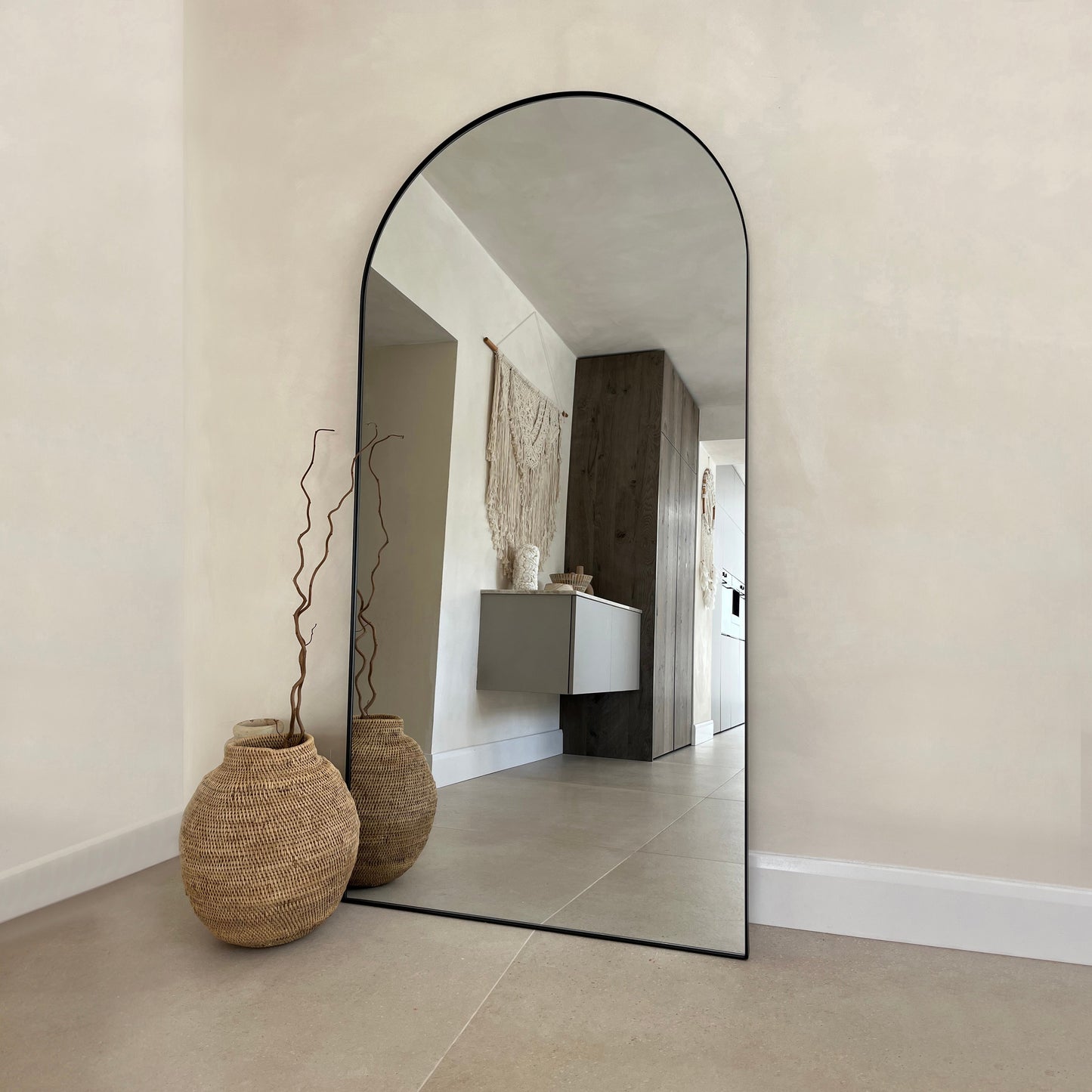 Theo - Specchio Grande in Metallo ad Arco a Figura Intera Nero 180cm x 90cm