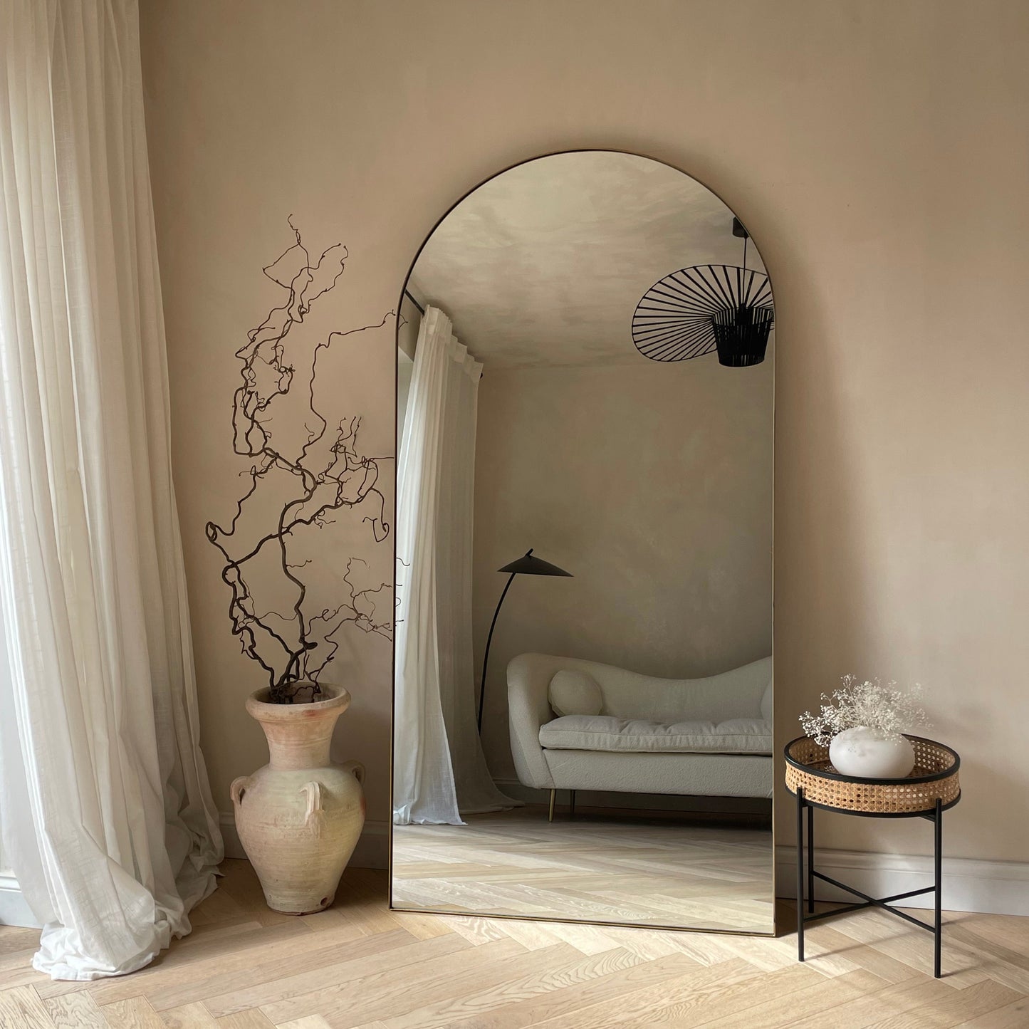 Theo - Specchio Grande ad Arco in Metallo Dorato a Figura Intera 180cm x 90cm