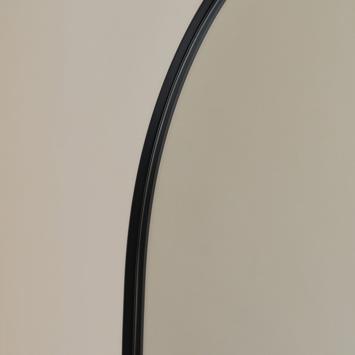 Theo - Specchio Grande ad Arco in Metallo Nero a Figura Intera 160cm x 50cm