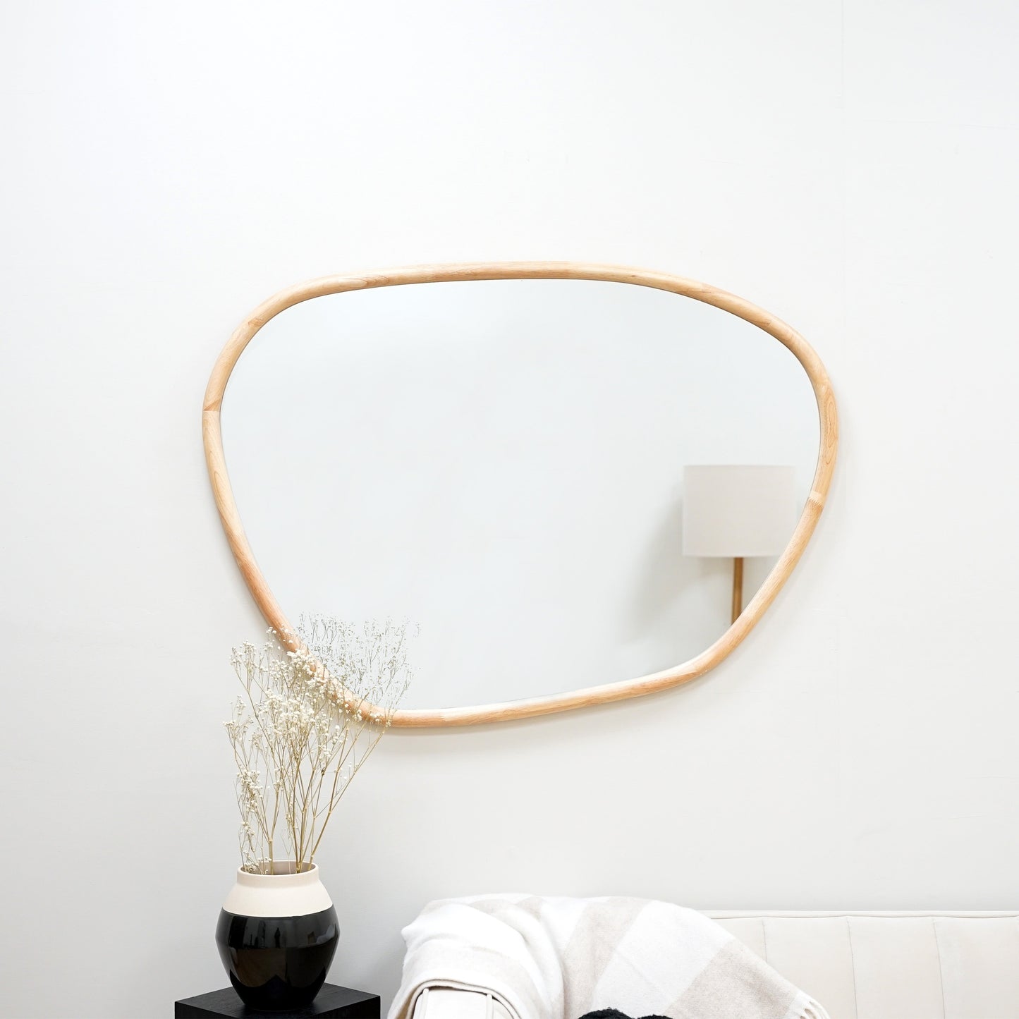 Aaliyah - Specchio da Parete Irregolare in Legno Chiaro 110cm x 80cm