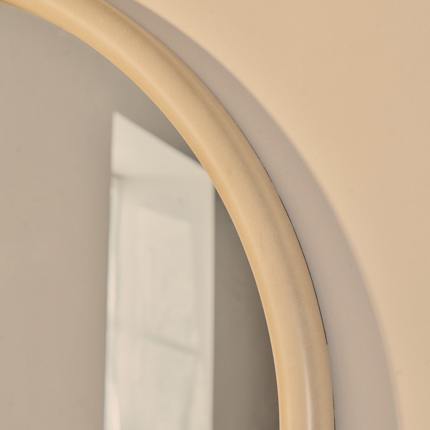 Amora - Specchio Grande ad Arco in Cemento a Figura Intera 180cm x 90cm