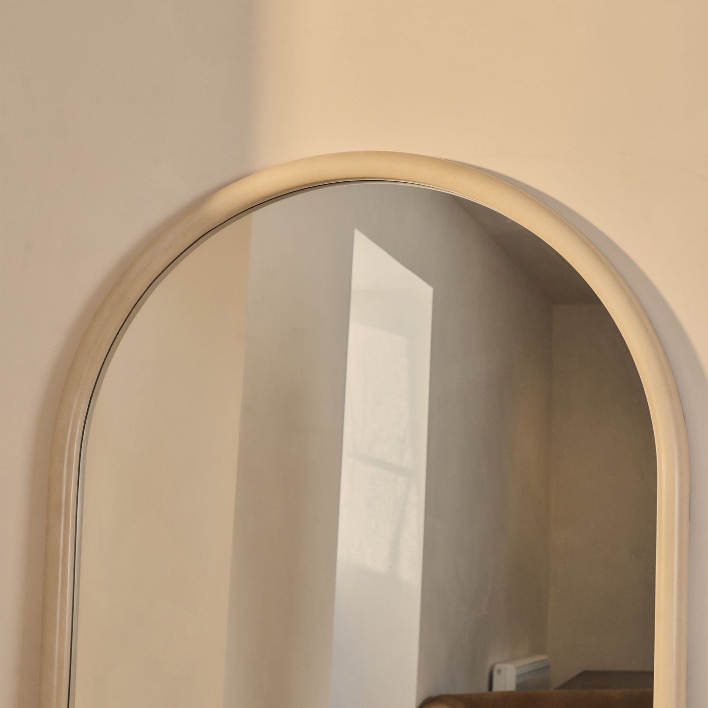 Amora - Specchio Grande ad Arco in Cemento a Figura Intera 180cm x 90cm