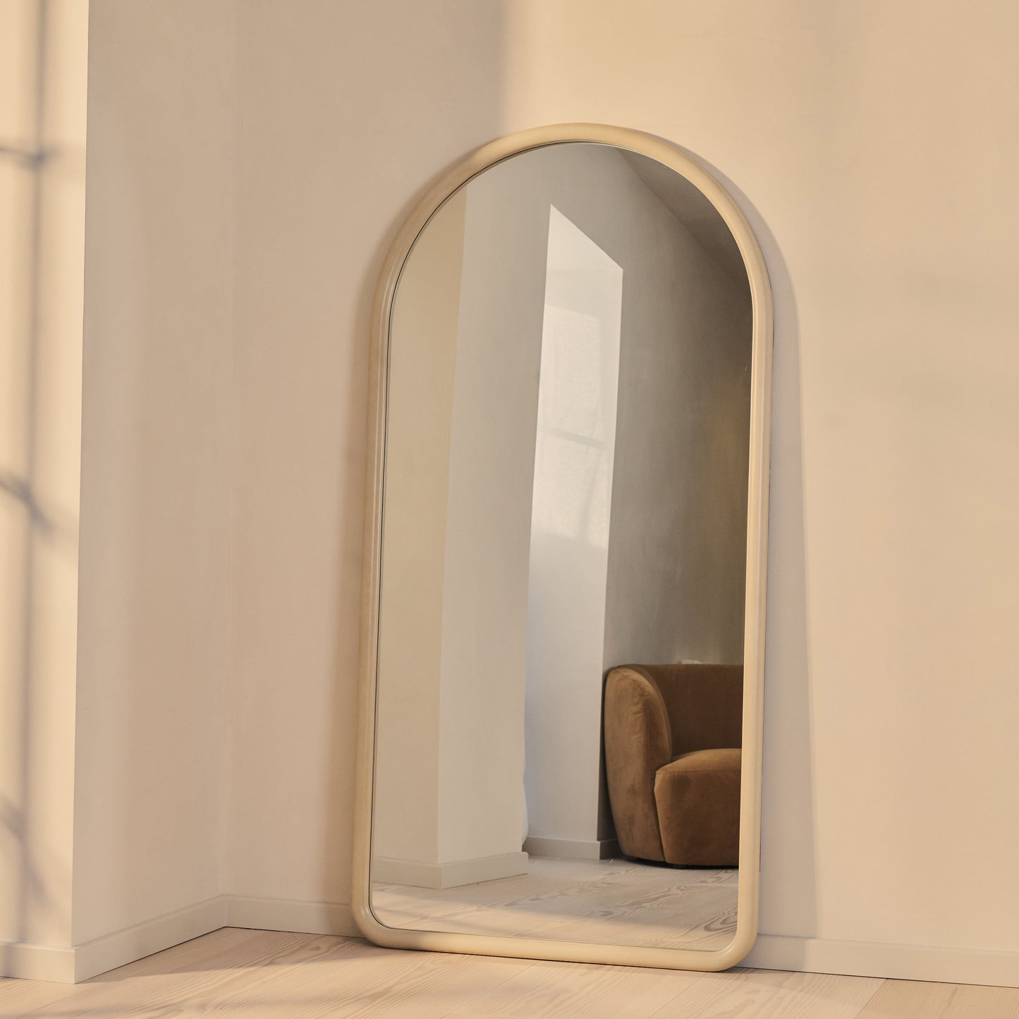 Amora - Specchio Grande ad Arco in Cemento a Figura Intera 180cm x 90cm