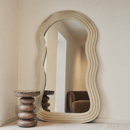 Luciana - Specchio Grande a Onde in Cemento a Figura Intera 180cm x 105cm