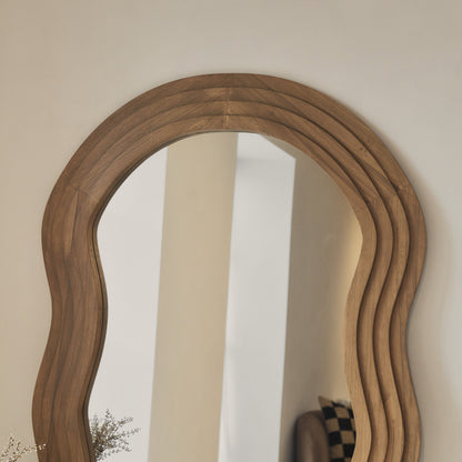 Luciana - Specchio Grande a Figura Intera con Cornice Ondulata in Legno Caldo 180cm x 105cm