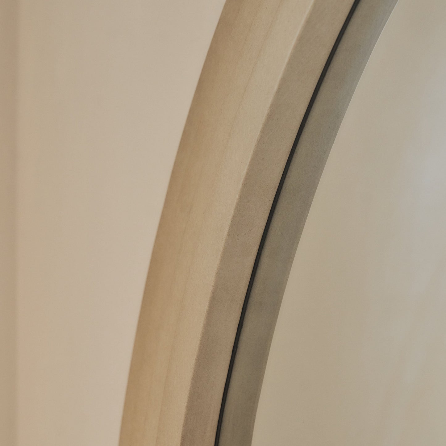 Luciana - Specchio Grande Irregolare in Cemento a Figura Intera 200cm x 120cm