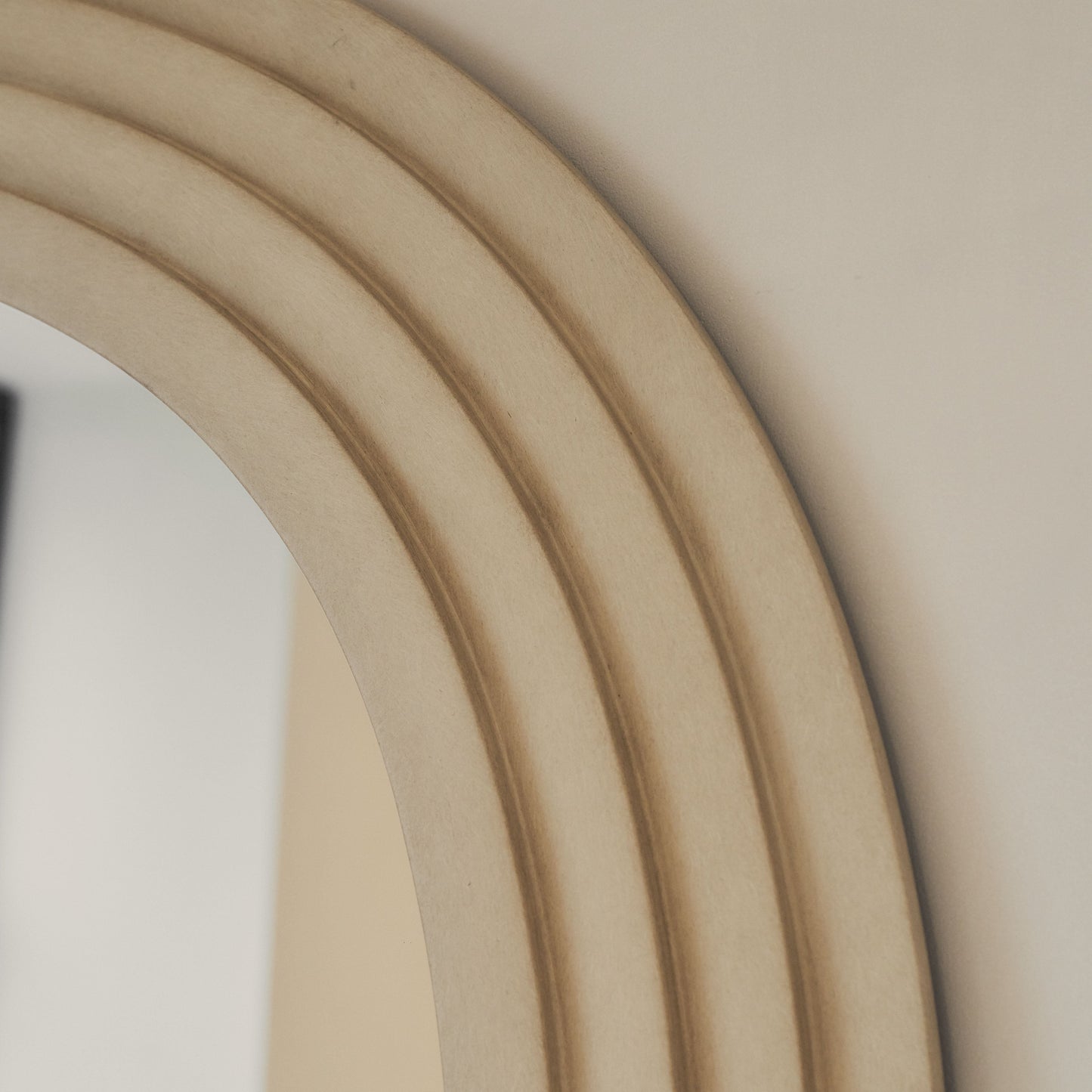 Luciana - Specchio Grande Irregolare in Cemento a Figura Intera 200cm x 120cm