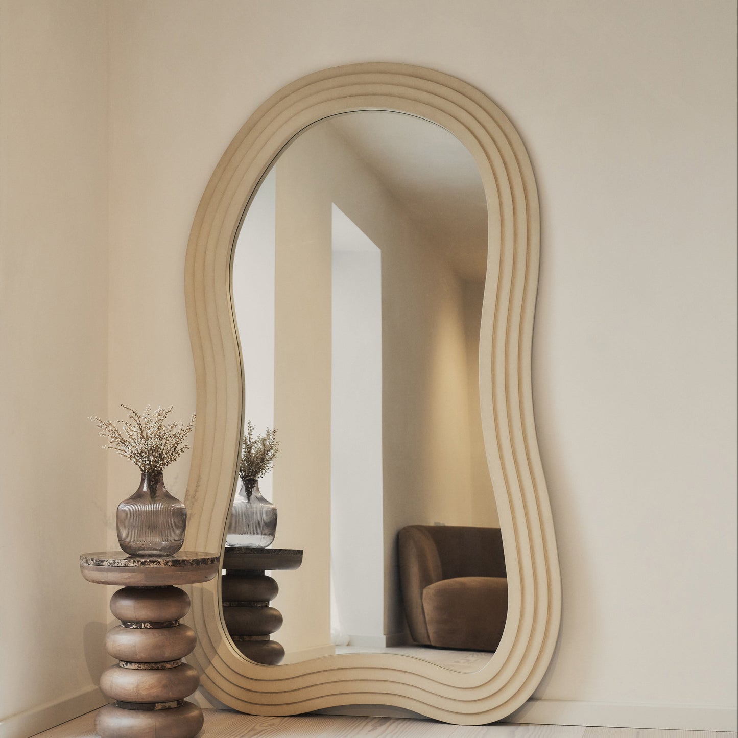 Luciana - Specchio Grande Irregolare in Cemento a Figura Intera 200cm x 120cm