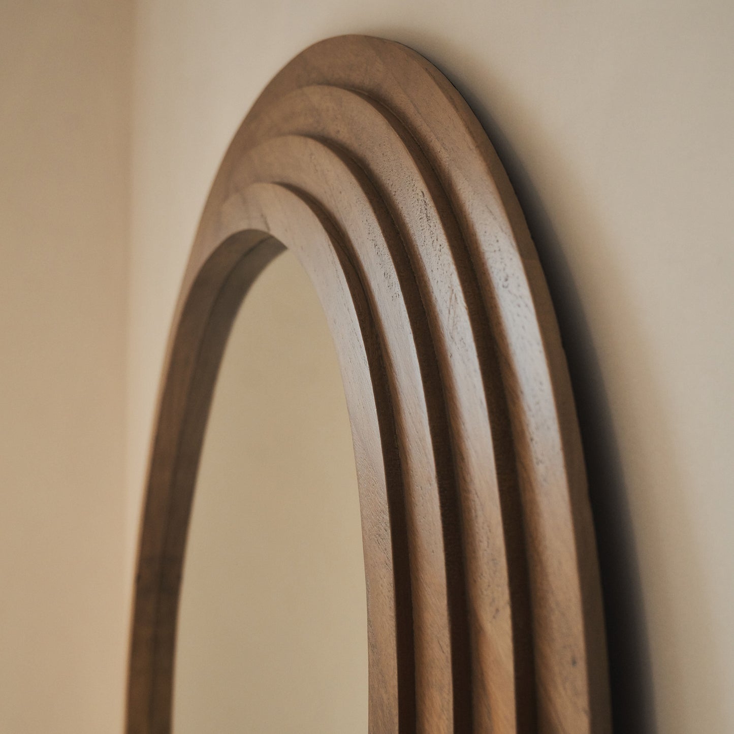 Luciana - Specchio Grande Irregolare in Legno Caldo a Figura Intera 200cm x 120cm