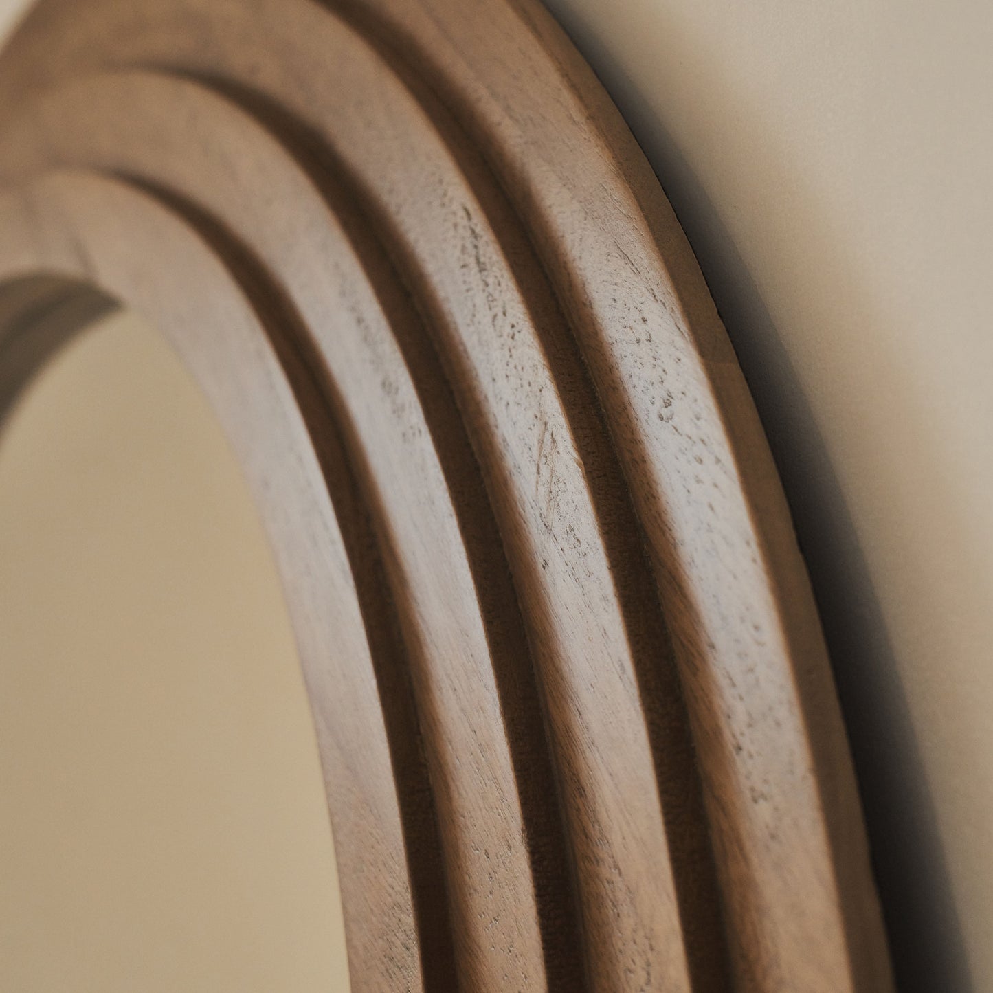 Luciana - Specchio Grande Irregolare in Legno Caldo a Figura Intera 200cm x 120cm