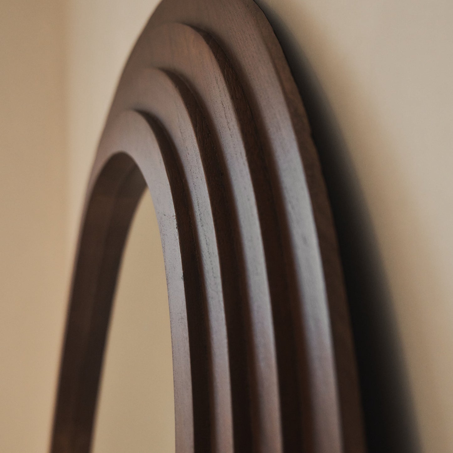 Luciana - Specchio Grande a Figura Intera Irregolare in Legno Scuro 200cm x 120cm