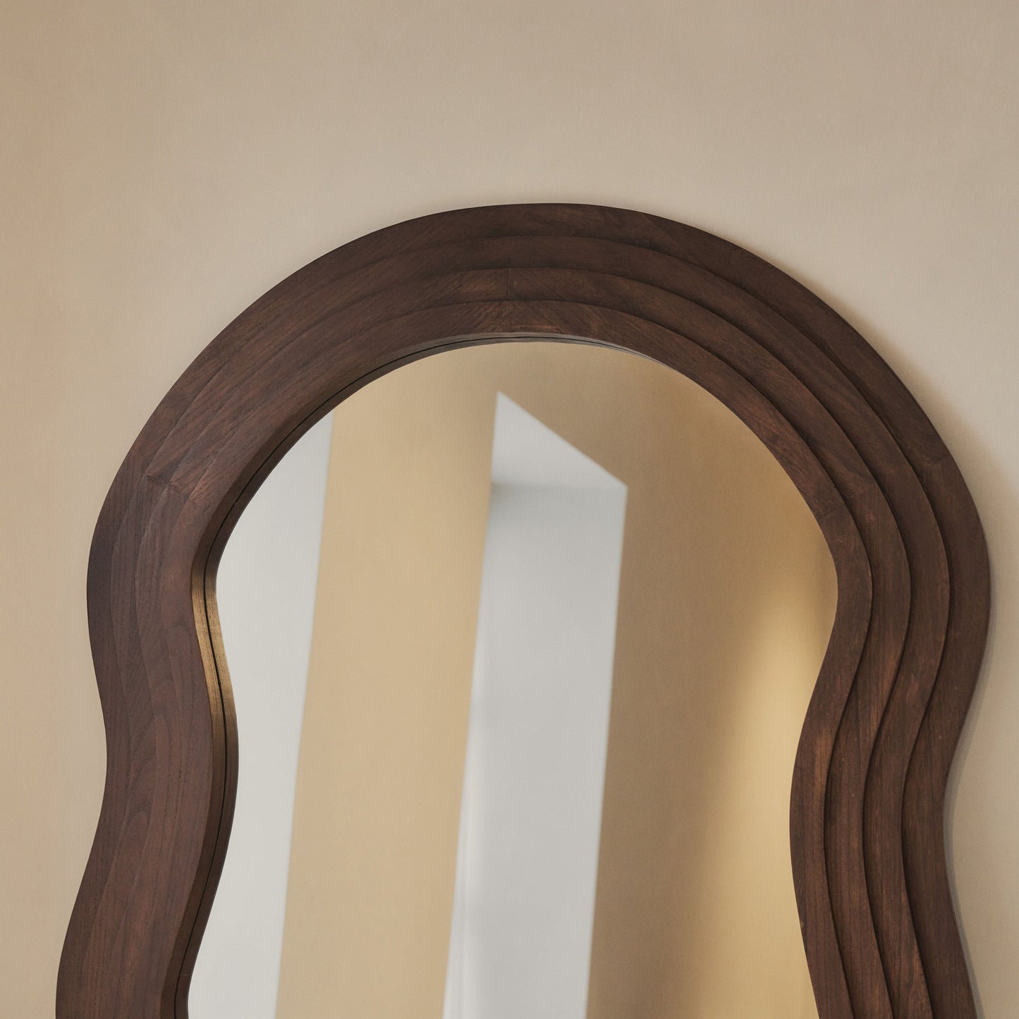 Luciana - Specchio Grande a Onde in Legno Scuro Intero 180cm x 105cm