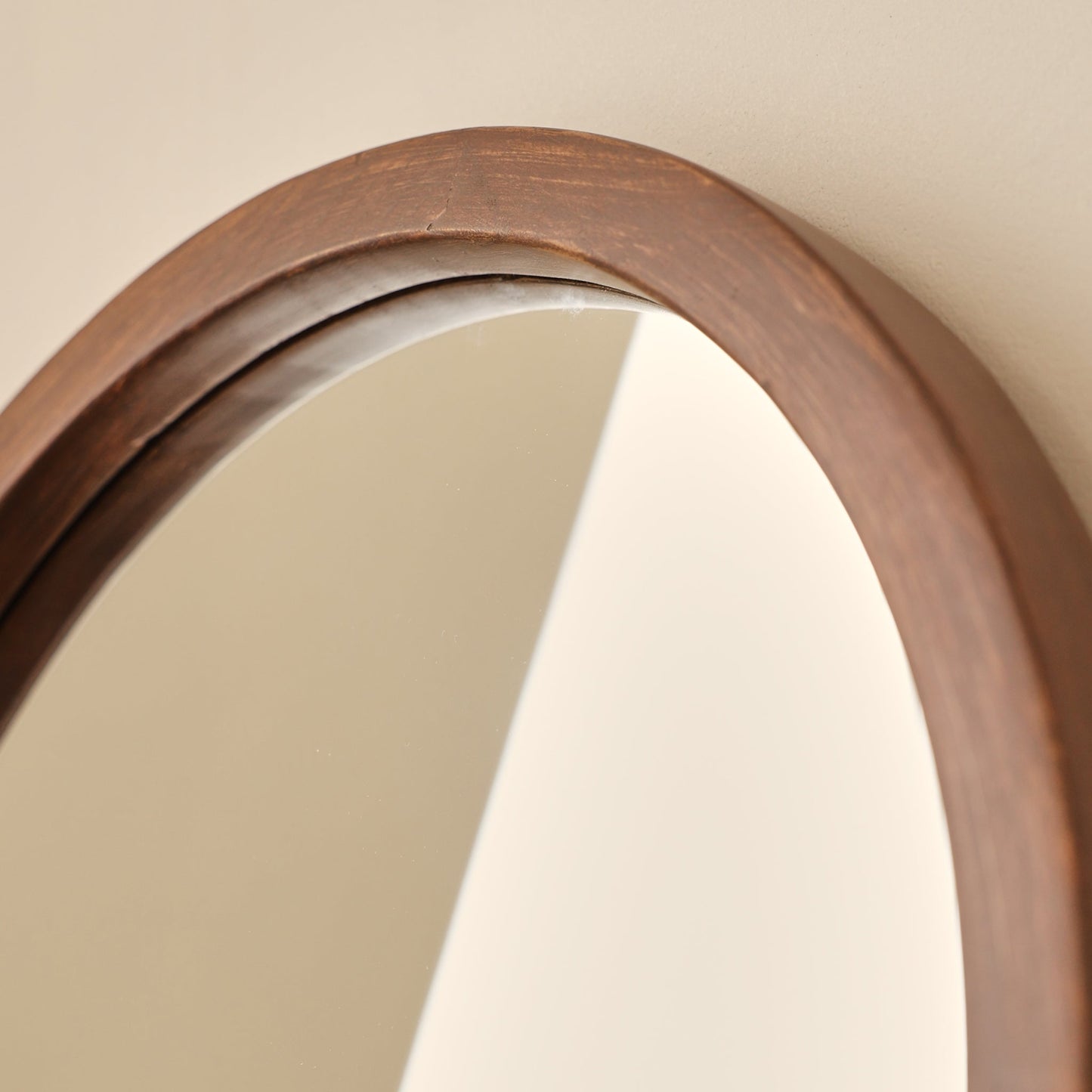 Arden - Specchio da Parete Rotondo in Legno Scuro 40cm x 40cm