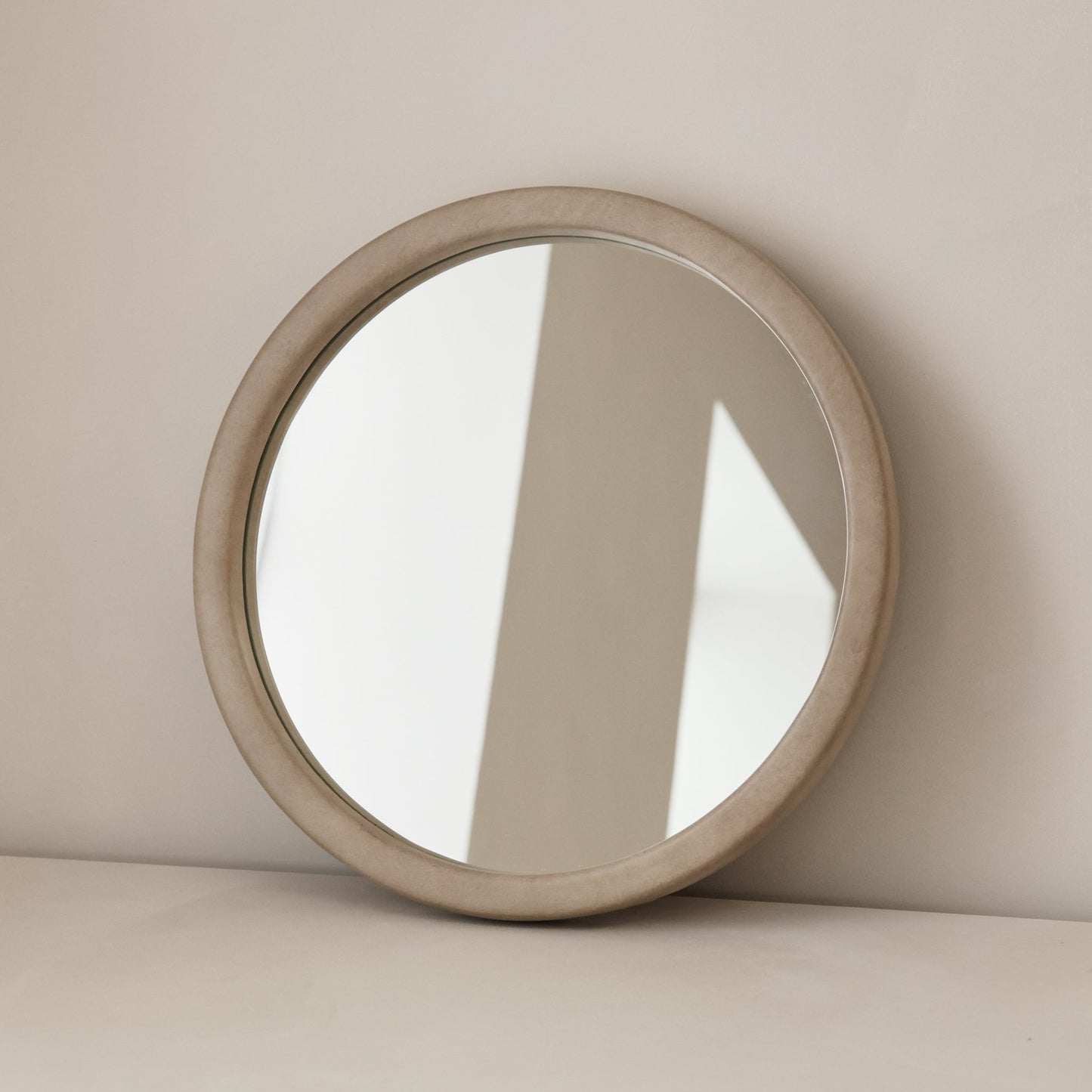 Arden - Specchio da Parete Tondo in Legno Cemento 40cm x 40cm