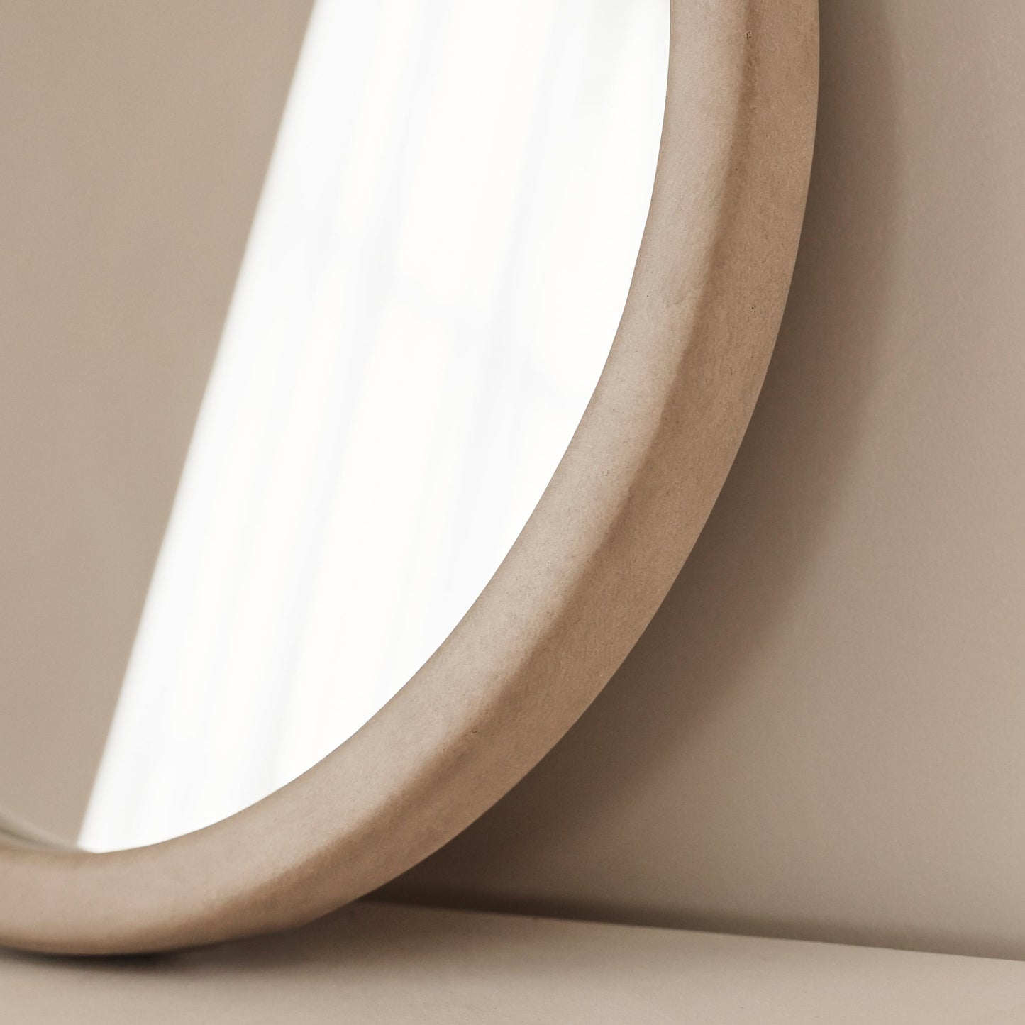 Arden - Specchio da Parete Tondo in Legno Cemento 40cm x 40cm