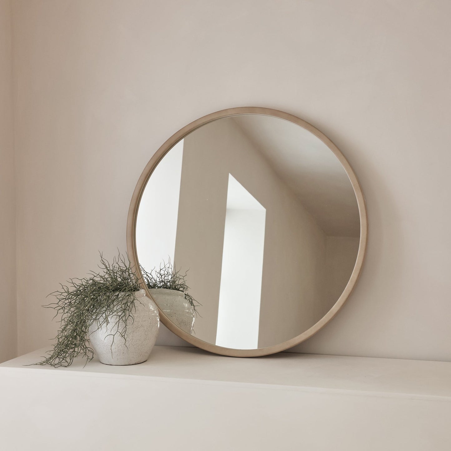 Arden - Specchio da Parete Tondo in Legno Cemento Grande 90cm x 90cm