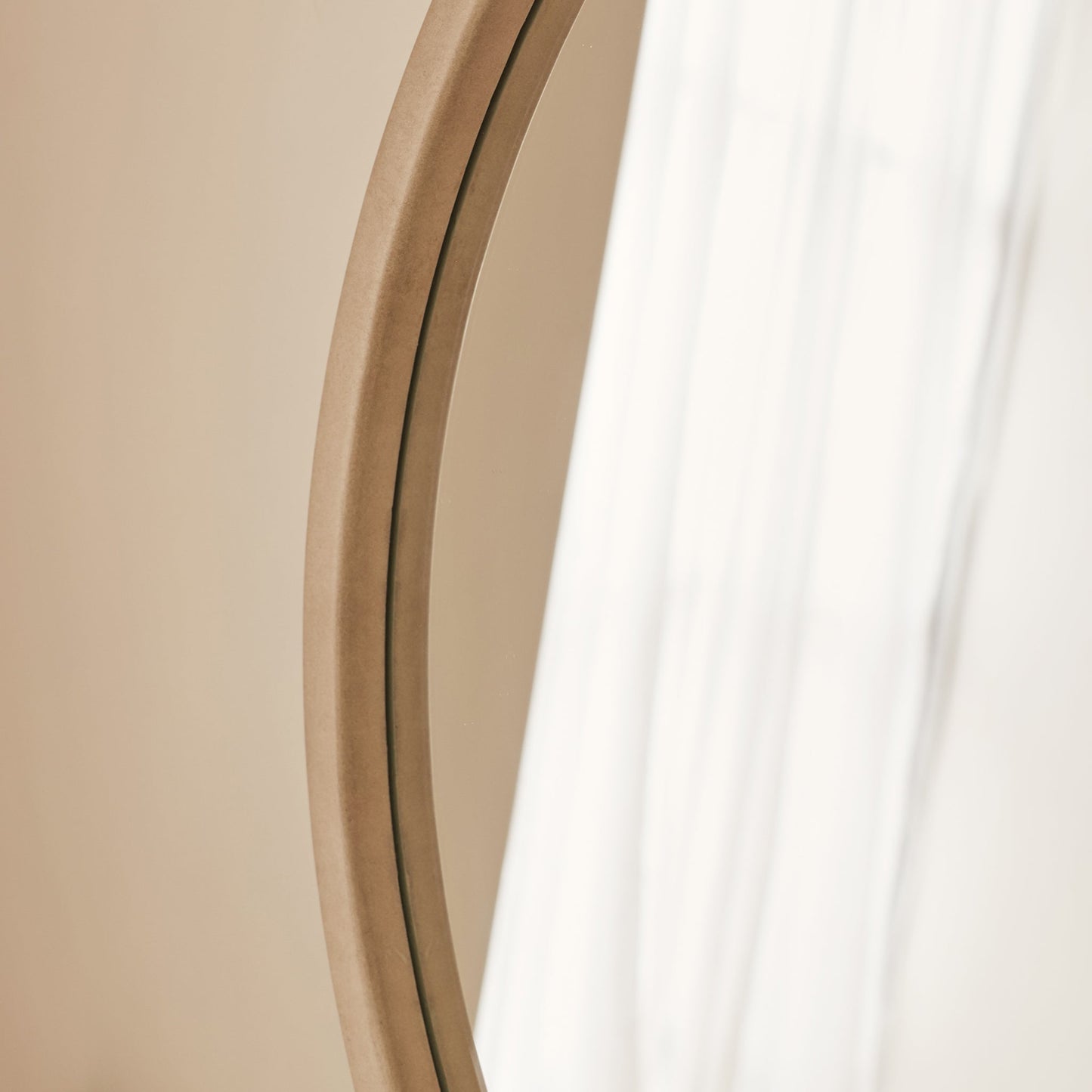 Arden - Specchio da Parete Tondo in Legno Cemento 70cm x 70cm
