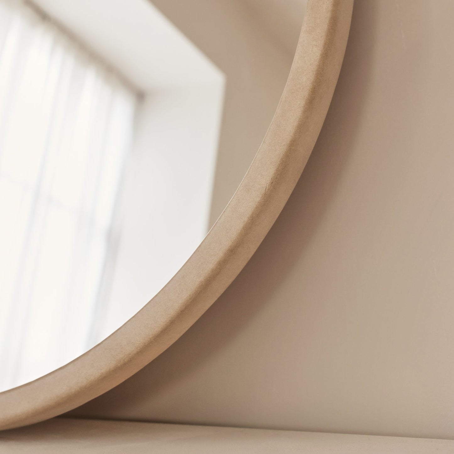 Arden - Specchio da Parete Tondo in Legno Cemento 70cm x 70cm