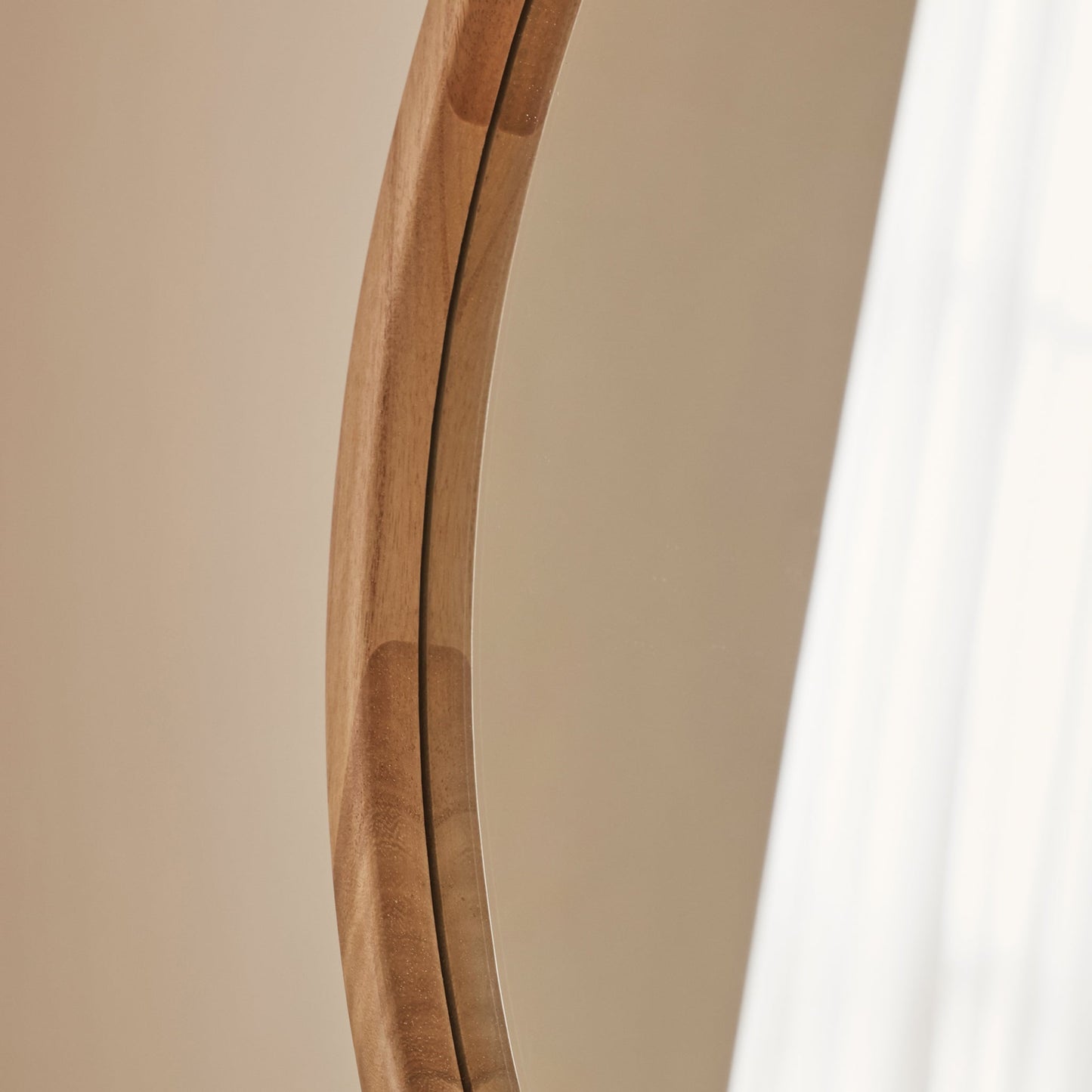 Arden - Specchio da Parete Rotondo in Legno Chiaro 70cm x 70cm
