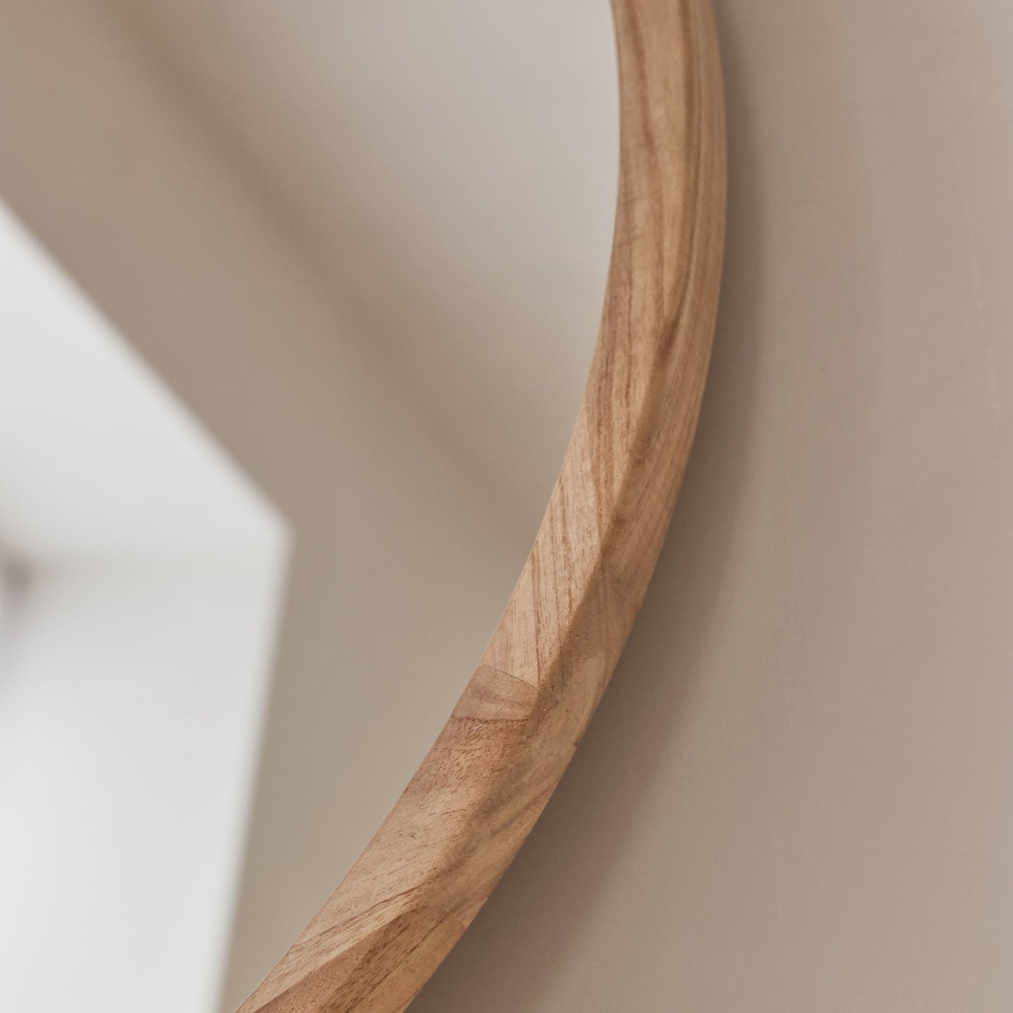 Arden - Specchio da Parete Rotondo in Legno Chiaro 70cm x 70cm