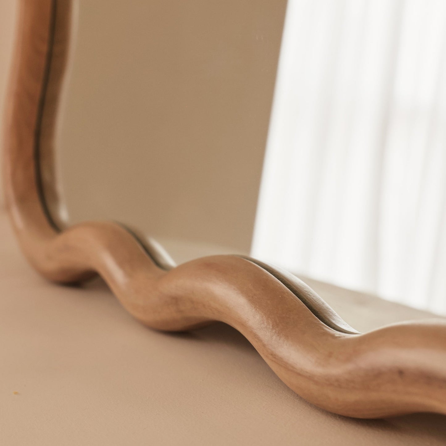 Marea - Specchio da Parete Retro Ondulato in Legno Chiaro 100cm x 70cm