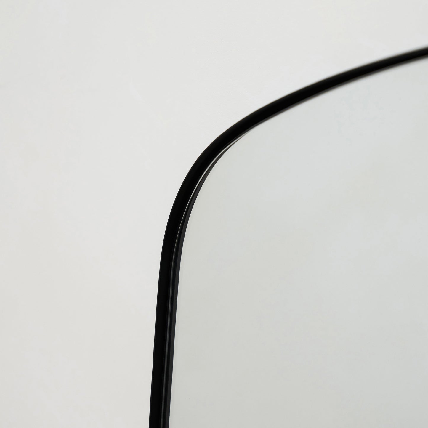 Bowness - Specchio da Parete ad Arco in Metallo Contemporaneo Nero 90cm x 75cm