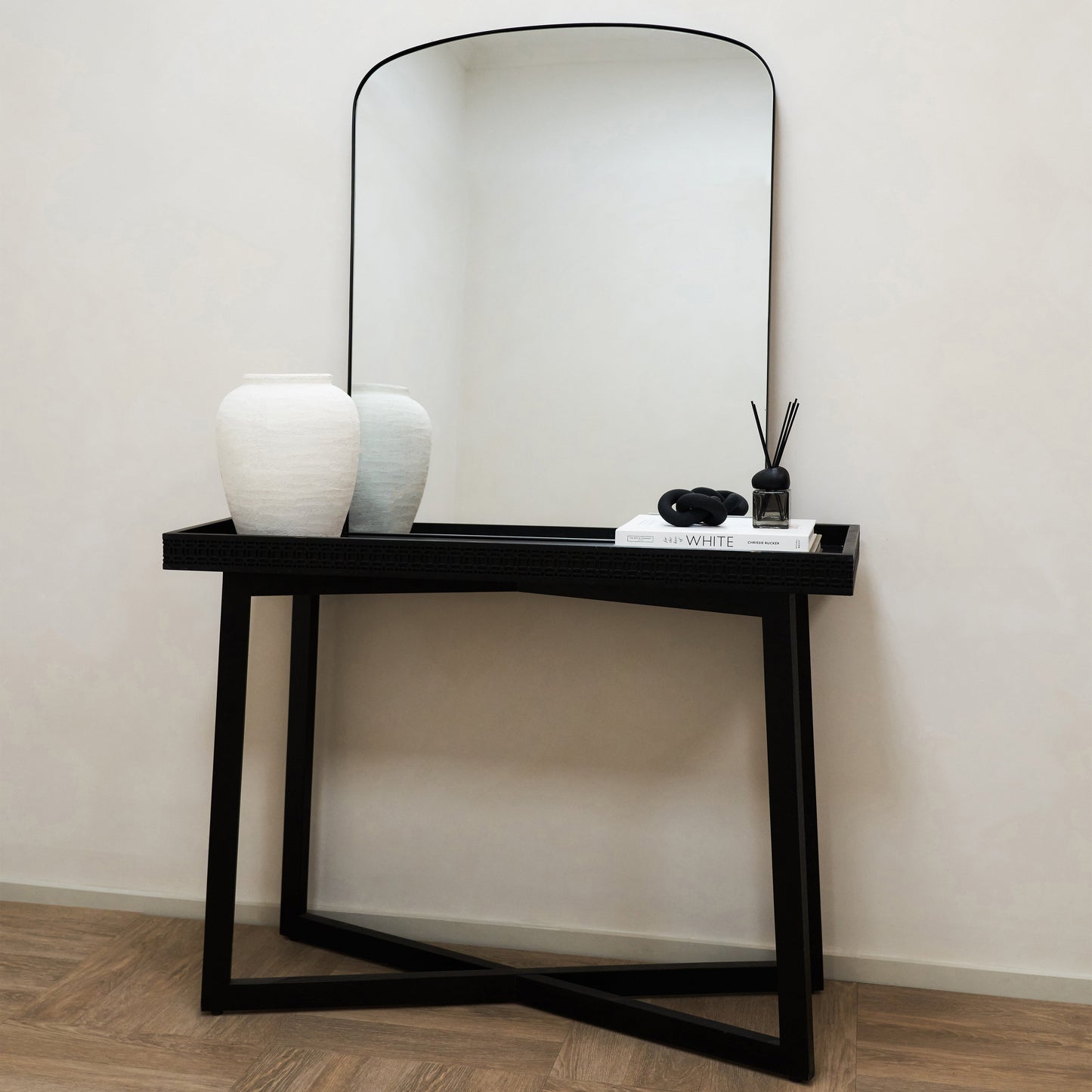 Bowness - Specchio da Parete ad Arco in Metallo Contemporaneo Nero 90cm x 75cm