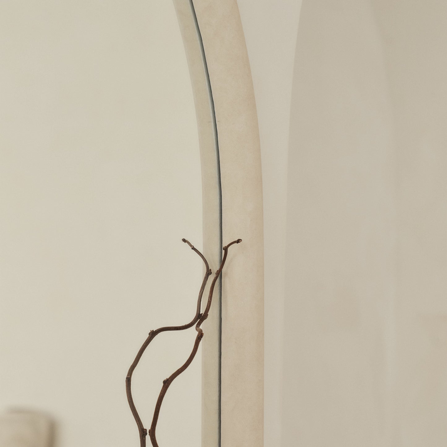 Amora - Specchio ad Arco Grande a Figura Intera in Cemento 190cm x 100cm