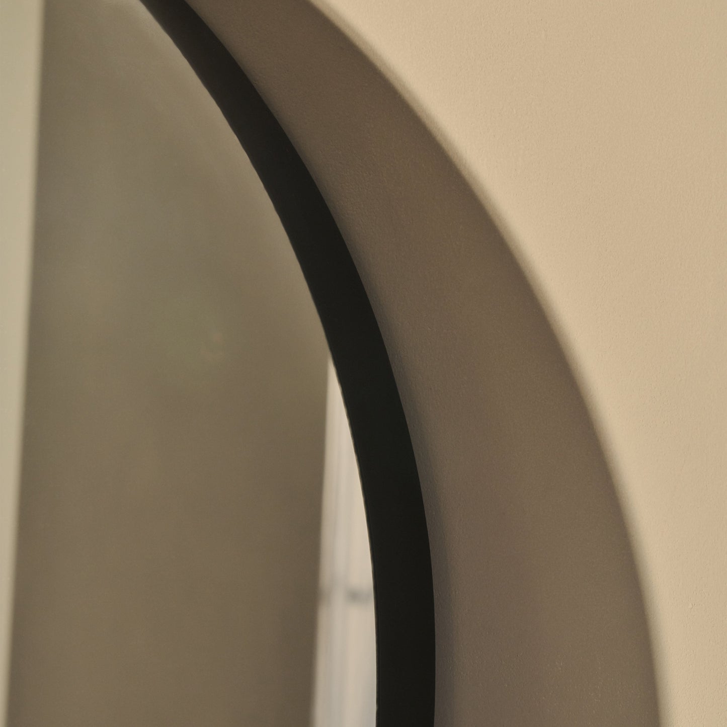 Arcus - Specchio a Arco Grande in Metallo Nero a Figura Intera 170cm x 80cm
