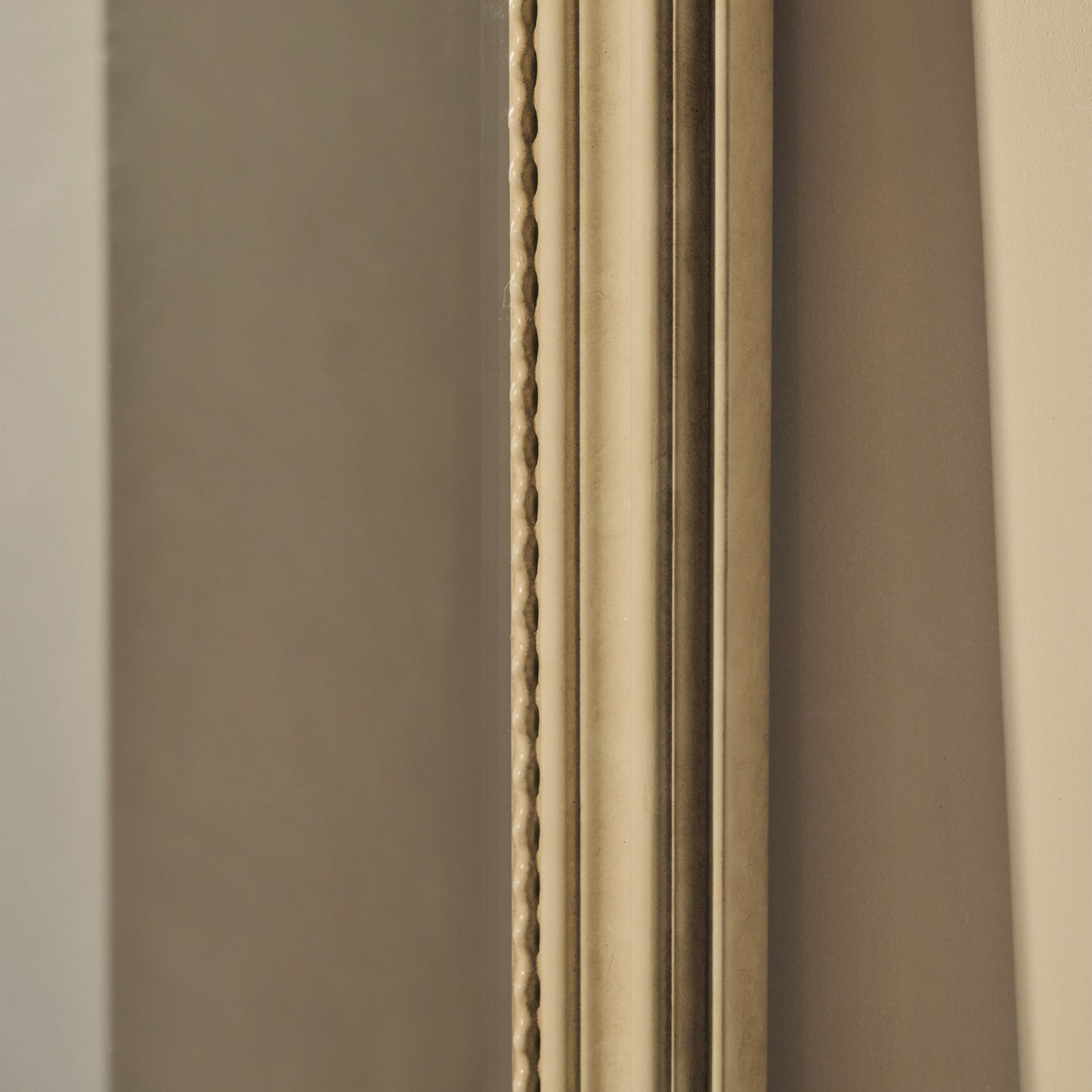 James - Specchio ad Arco a Figura Intera in Cemento 189cm x 80cm