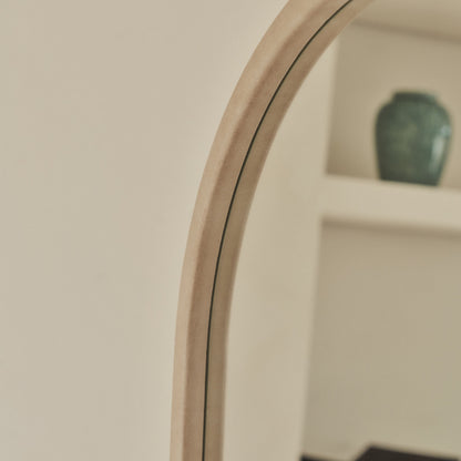 Arden - Specchio in Legno ad Arco a Figura Intera Color Cemento 160cm x 60cm