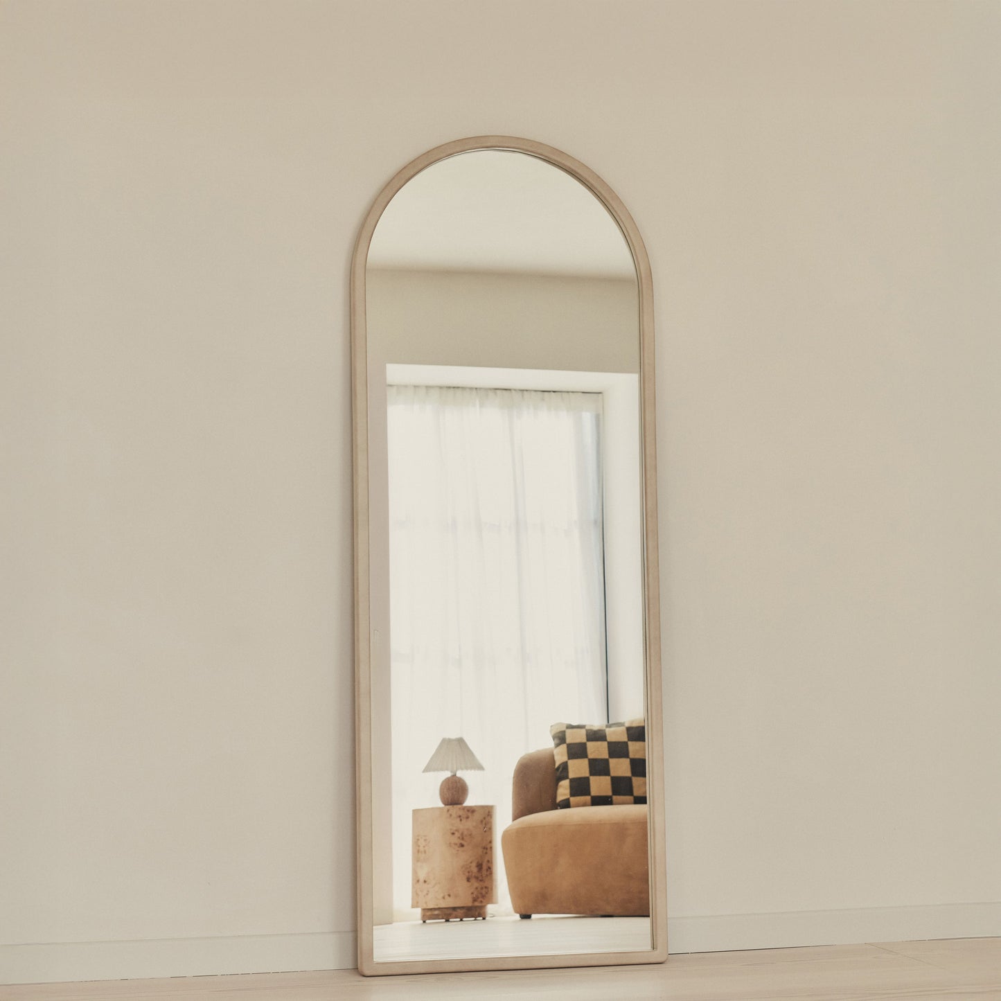 Arden - Specchio in Legno ad Arco a Figura Intera Color Cemento 160cm x 60cm