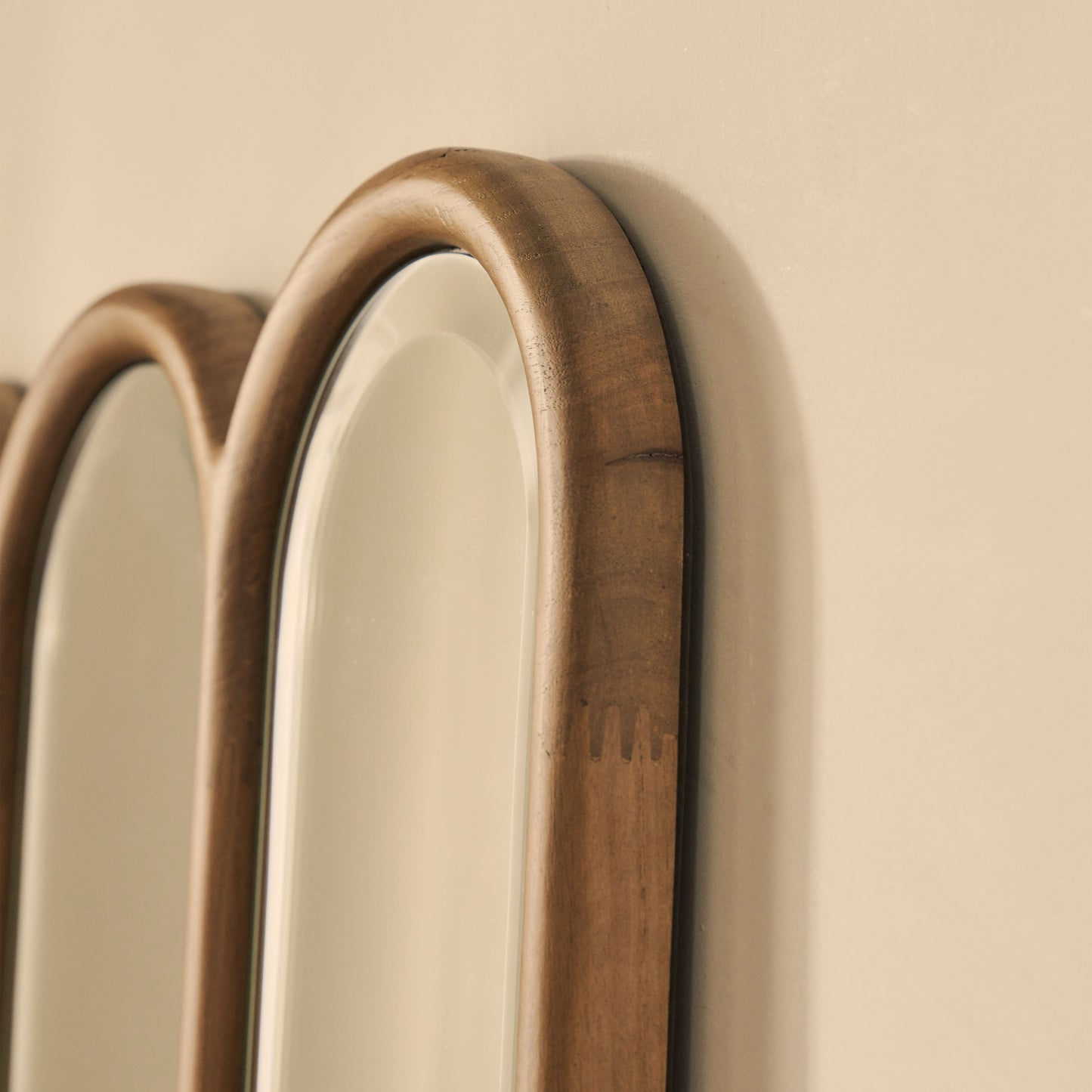 Reims - Specchio ad Arco in Legno con Pannelli in Legno Caldo 180cm x 80cm