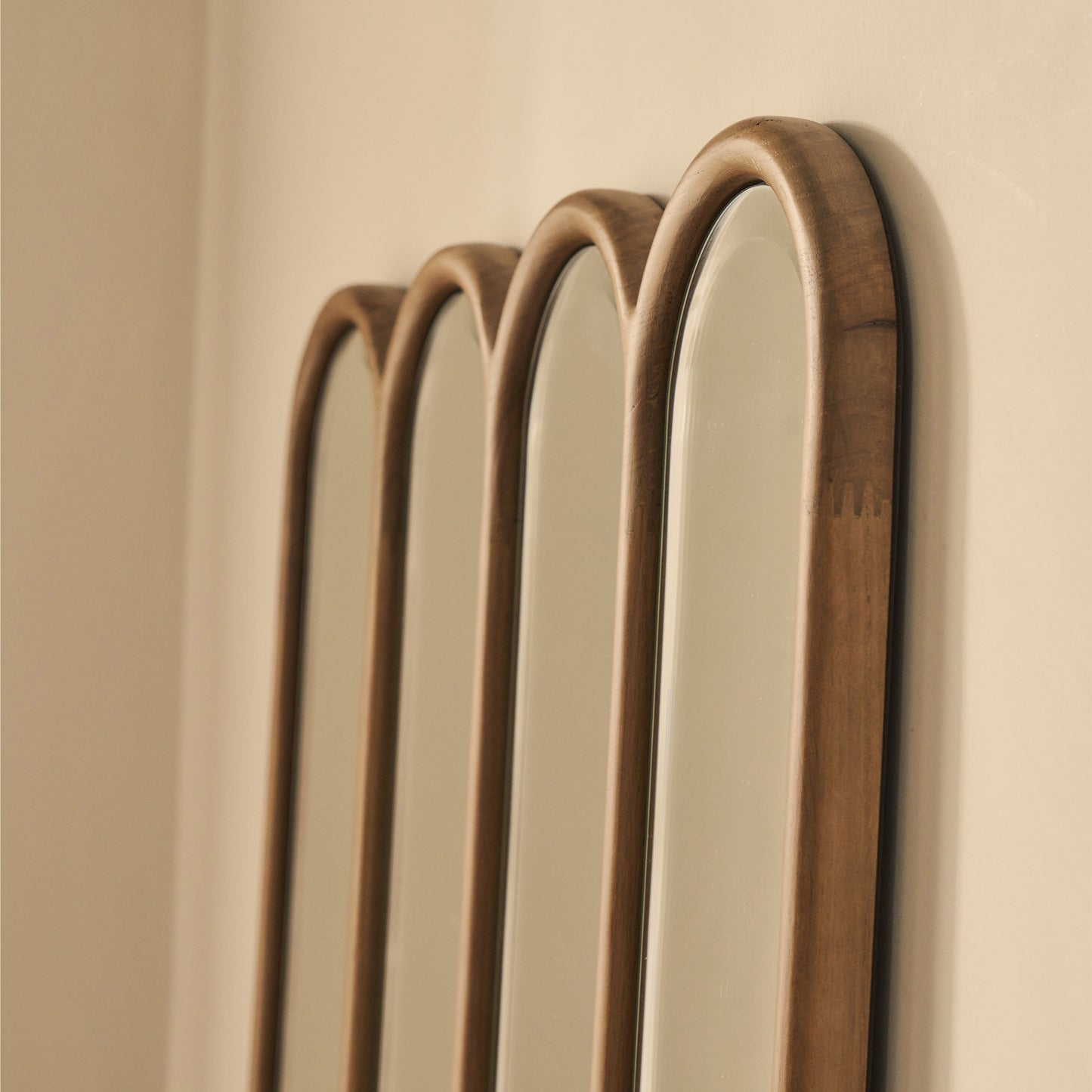 Reims - Specchio ad Arco in Legno con Pannelli in Legno Caldo 180cm x 80cm