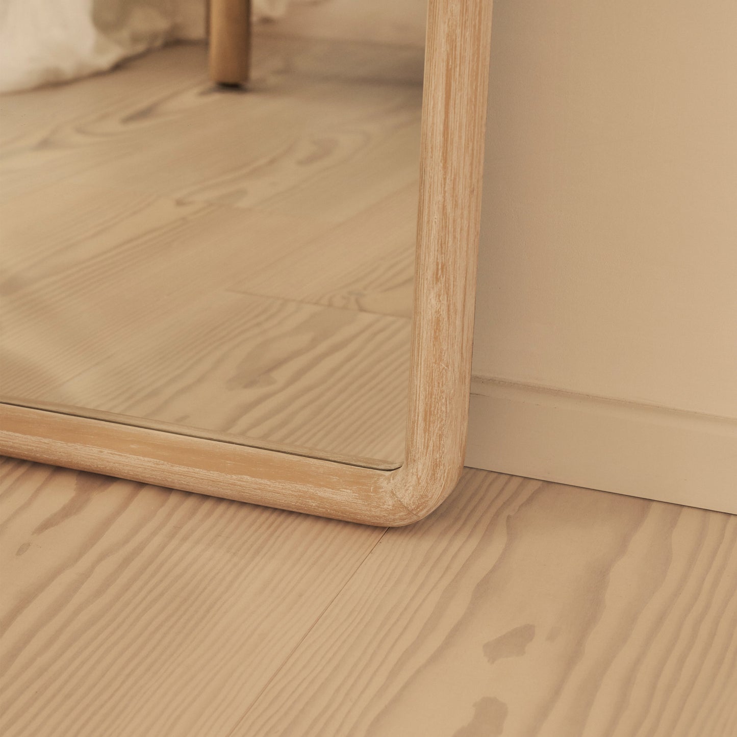 Safi - Specchio Grande ad Arco in Legno Lavato Bianco a Figura Intera 190cm x 90cm