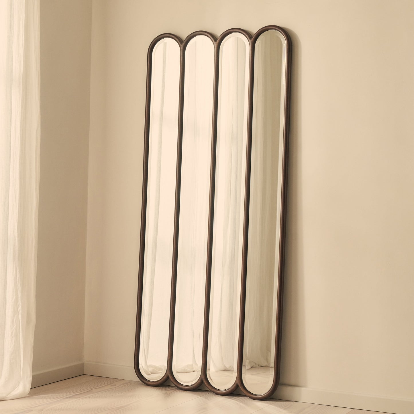 Reims - Specchio in Legno ad Arco con Pannelli Nero 180cm x 80cm