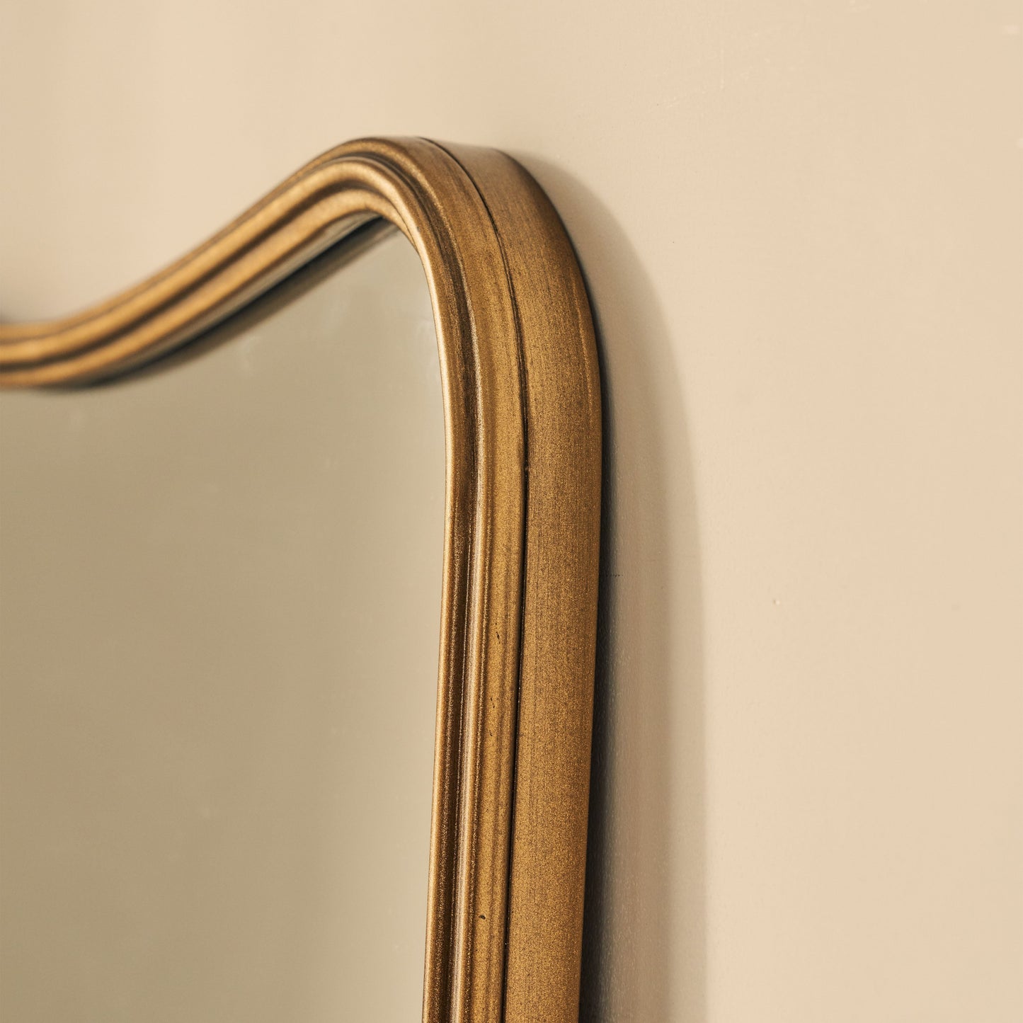 Louis - Specchio in Metallo Curvo a Figura Intera Oro 160cm x 60cm