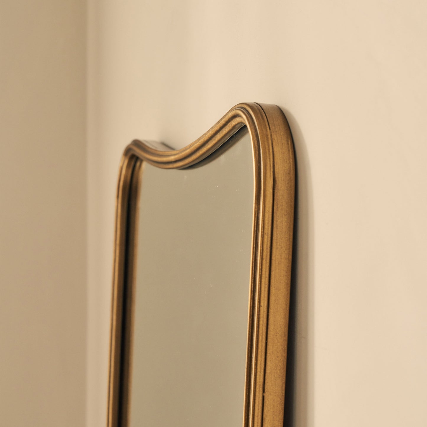 Louis - Specchio in Metallo Curvo a Figura Intera Oro 160cm x 60cm