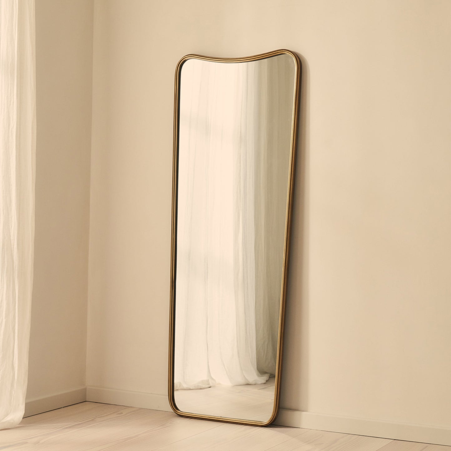 Louis - Specchio in Metallo Curvo a Figura Intera Oro 160cm x 60cm