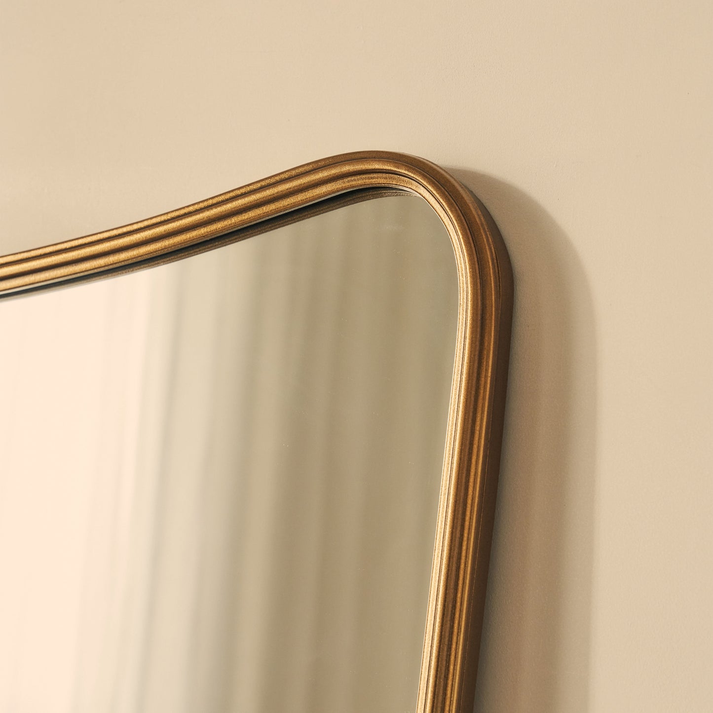 Louis - Specchio Curvo in Metallo a Figura Intera Oro 180cm x 100cm