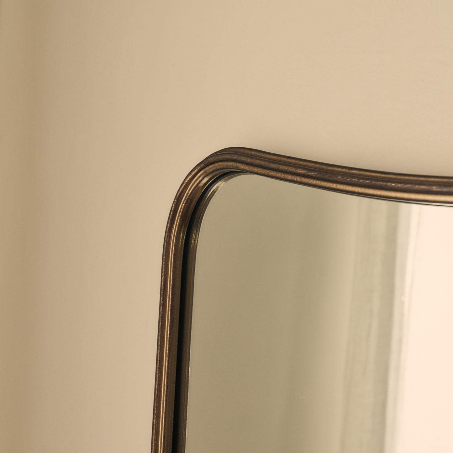Louis - Specchio in Metallo Curvo a Figura Intera Bronzo Antico 180cm x 100cm