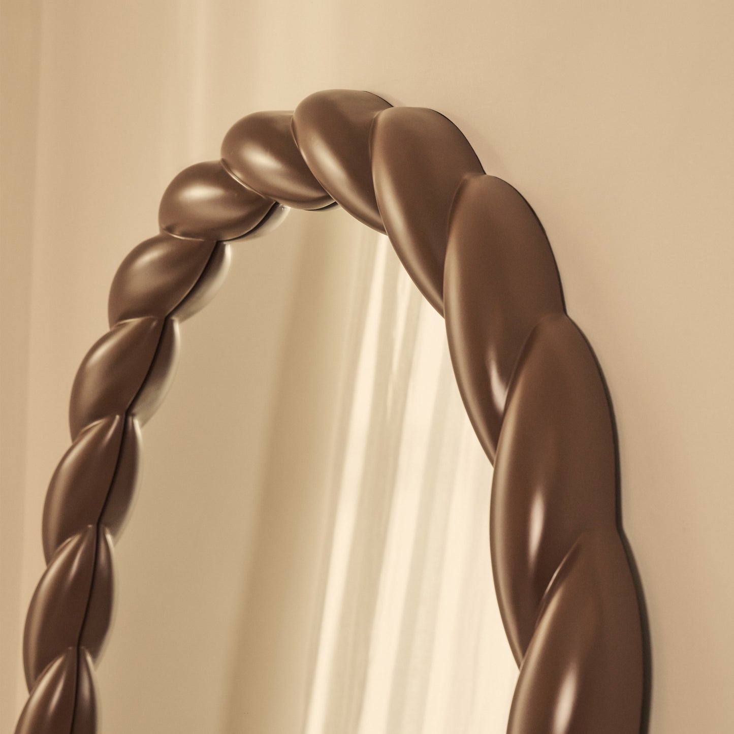 Ophelia - Specchio Grande ad Arco con Corda Intrecciata Finitura Cioccolato Lucido 180cm x 105cm