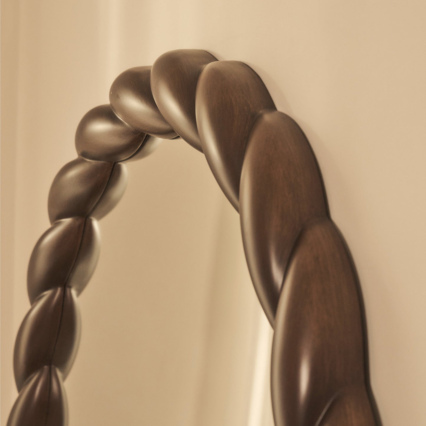 Ophelia - Specchio Grande ad Arco con Intreccio a Corda in Legno Scuro 180cm x 105cm