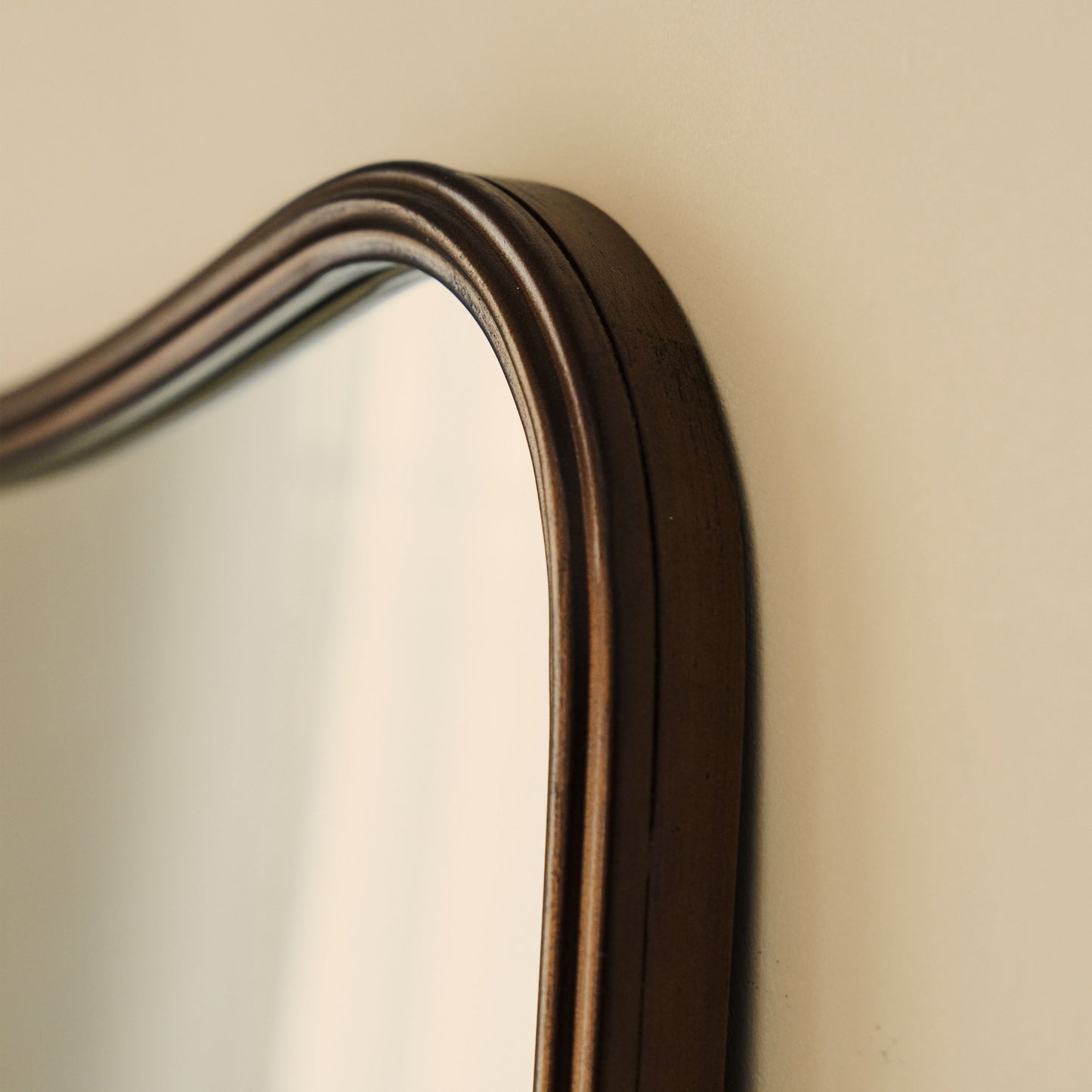Louis - Specchio Sopra-camino Curvo in Metallo Bronzo Antico 90cm x 75cm