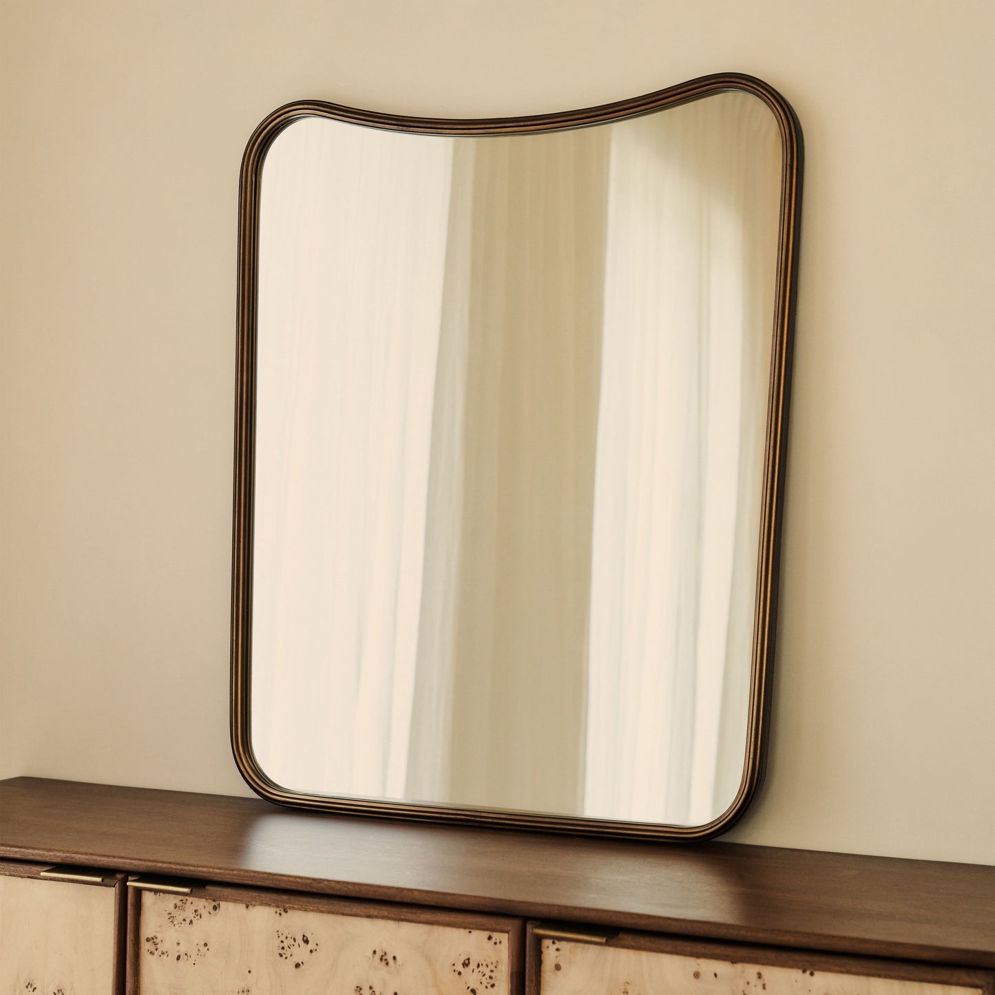 Louis - Specchio Sopra-camino Curvo in Metallo Bronzo Antico 90cm x 75cm